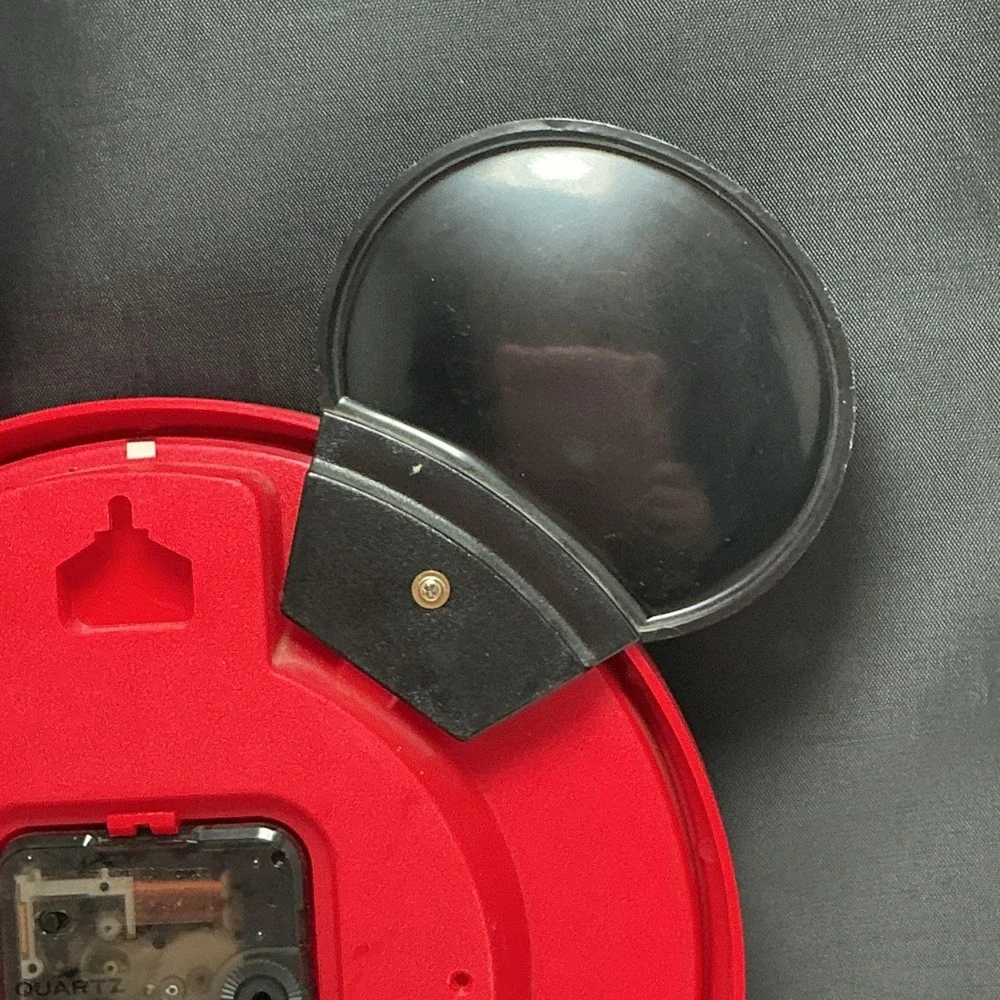 Walt Disney Mickey Mouse quartz wall clock-Lorus Tochigi Tokei Co.-Red-working